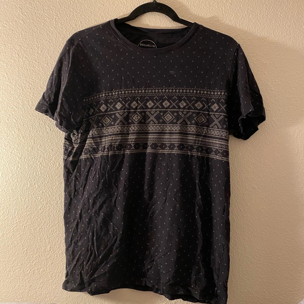BLACK TEE (but not fully black lmao)